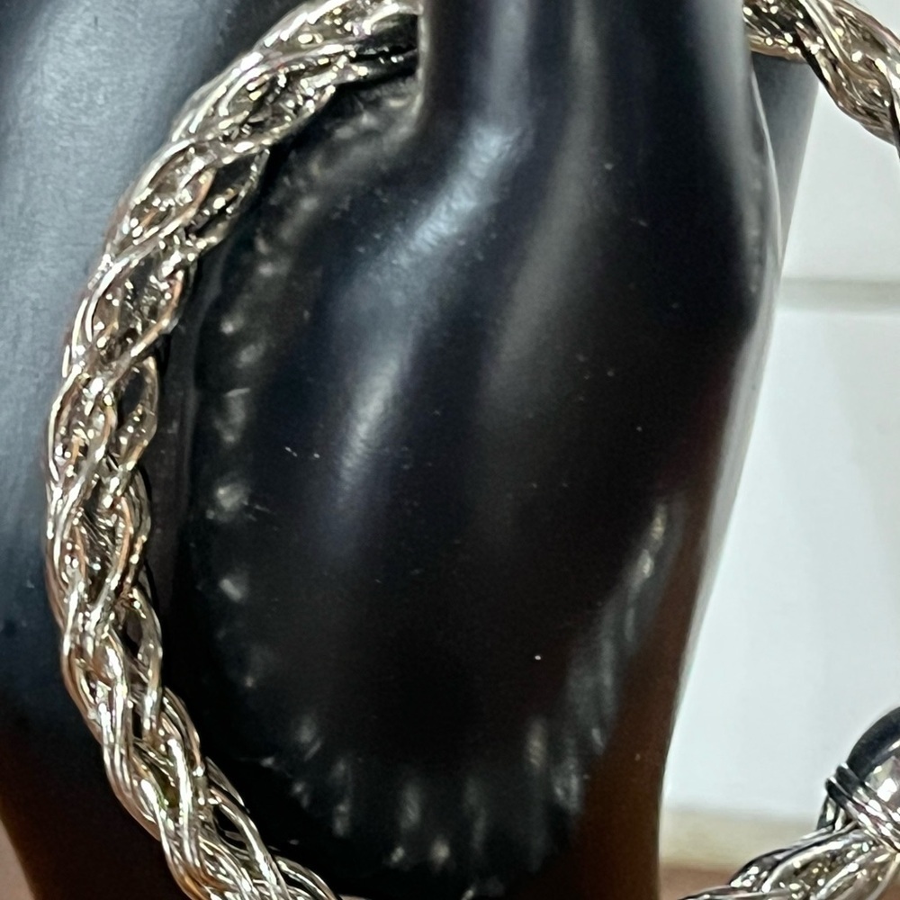 Elegant Silver Braided Bracelet - Picture 2 of 3